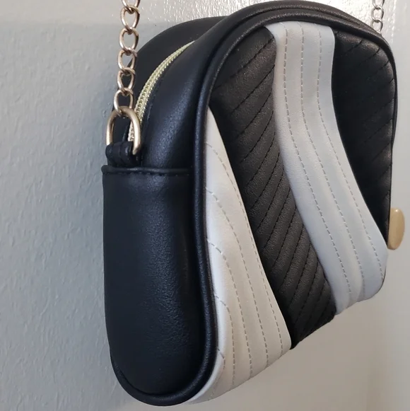 Olivia Miller Black White Strips Crossbody Shoulder Bag - Picture 4 of 6